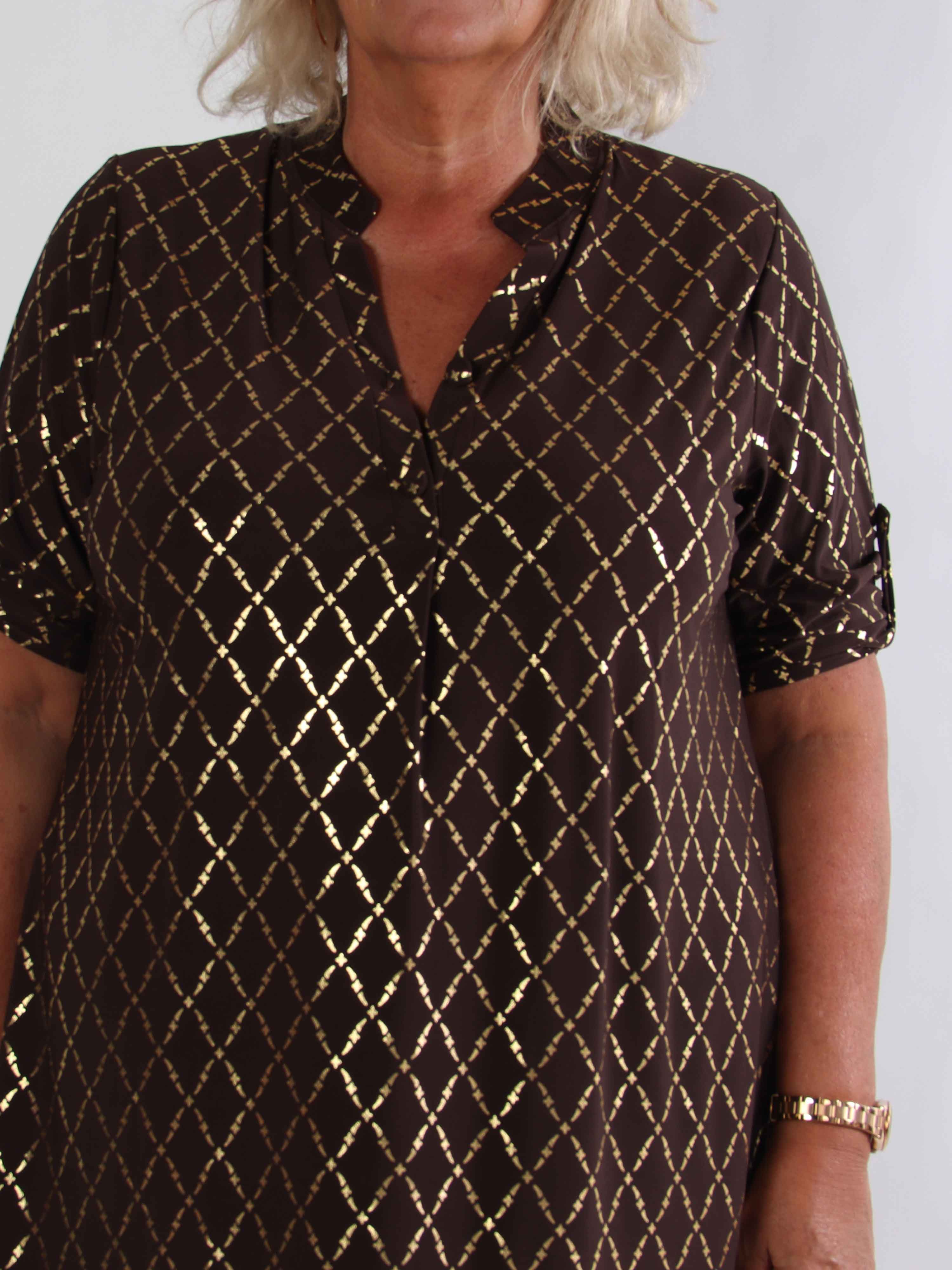 Ebba Gold Check Long - Elastisk plus size kjole med guld detaljer